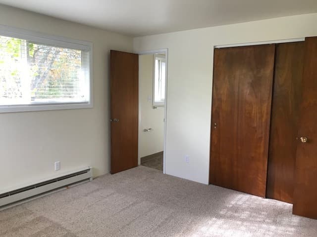 Ashland House: 212 W Nevada St