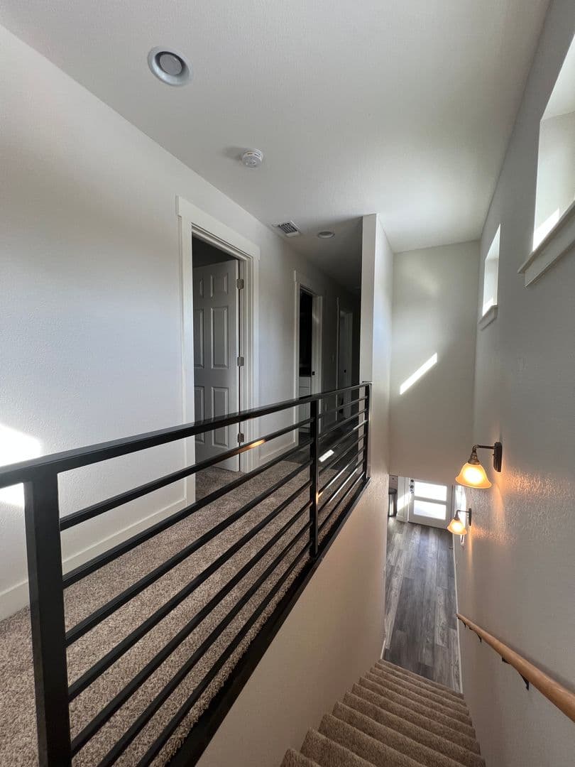 Ashland Apartment: 878 Siskiyou Blvd