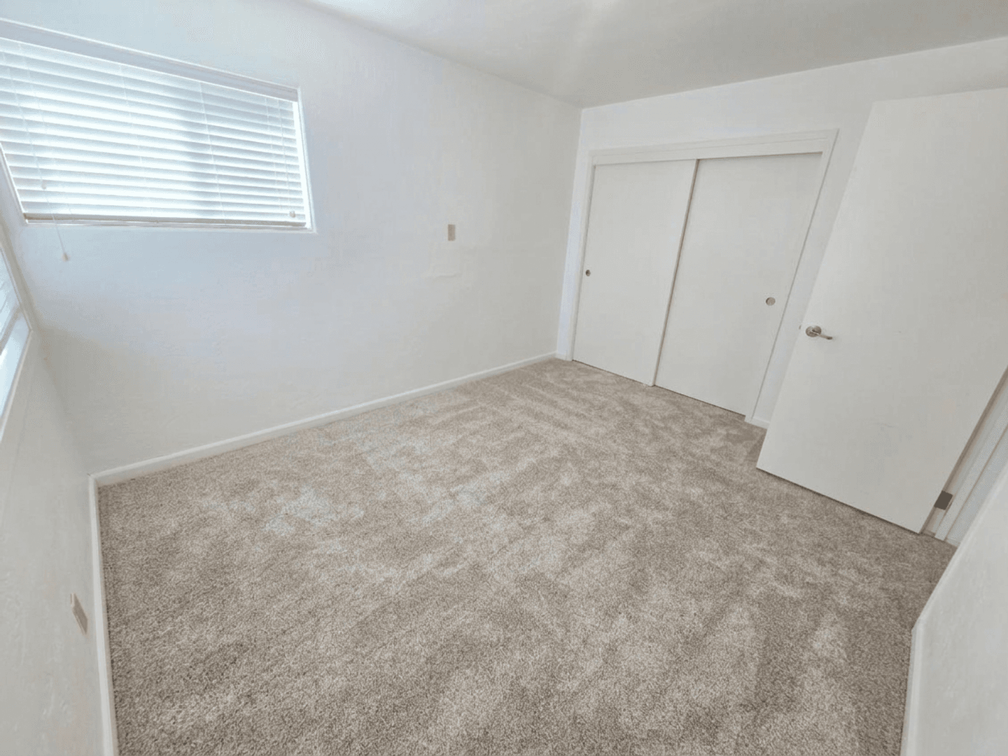 Ashland House: 495 Jennifer St