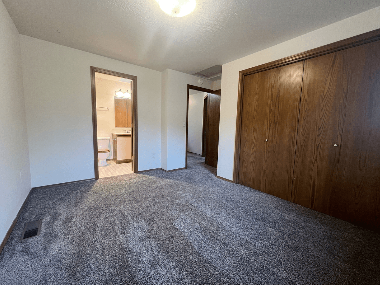 Ashland House: 250 Sheridan St