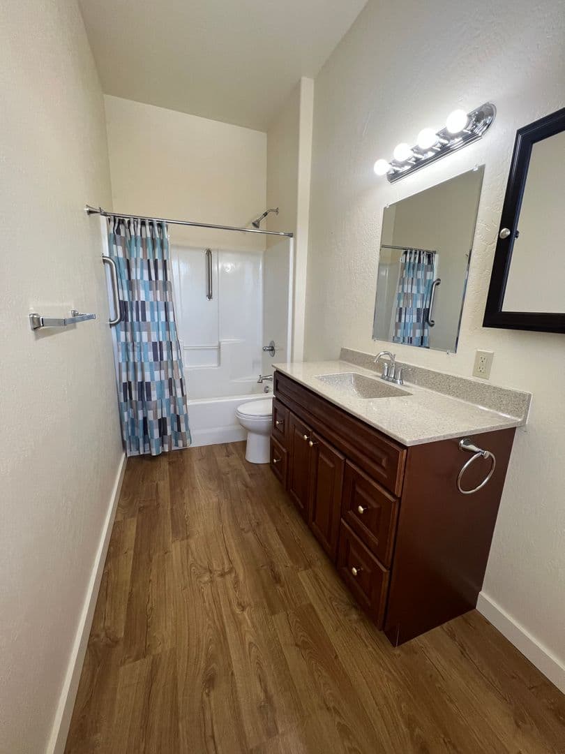 Ashland Apartment: 1280 Oak St - Rosalind Carriage House #2