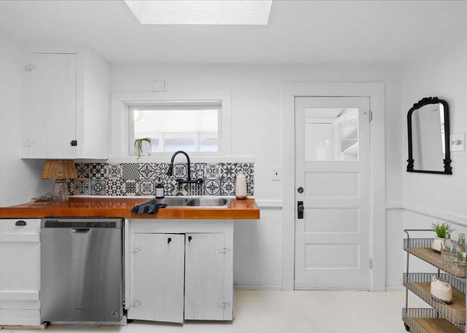 Ashland House: 171 Helman St