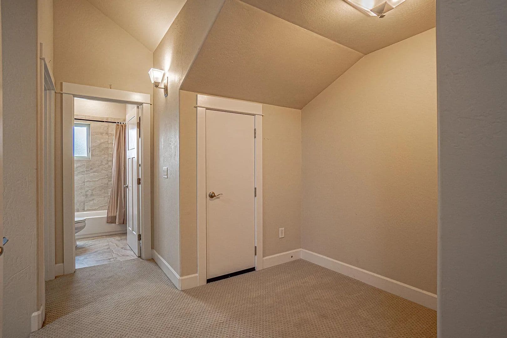 Ashland Townhome: 955 Camelot Dr