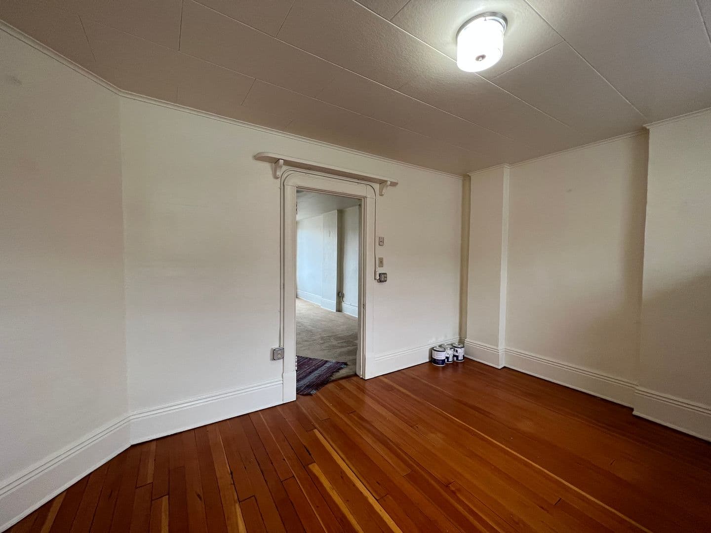 Ashland House: 13 N Main St #3