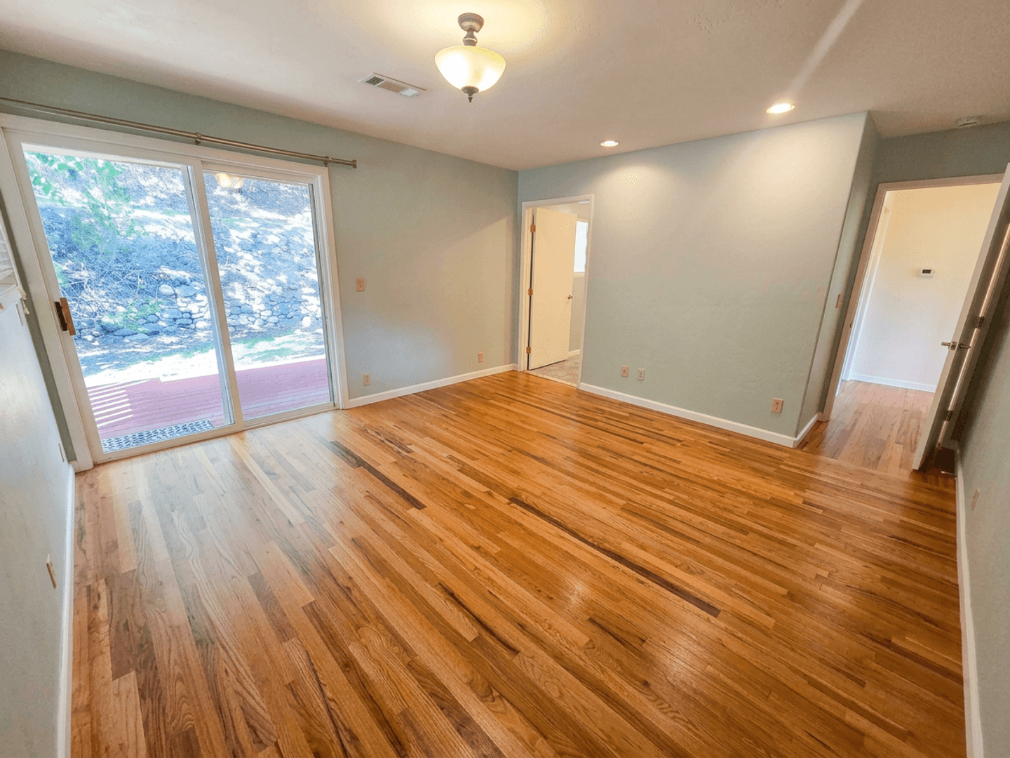 Ashland House: 495 Jennifer St