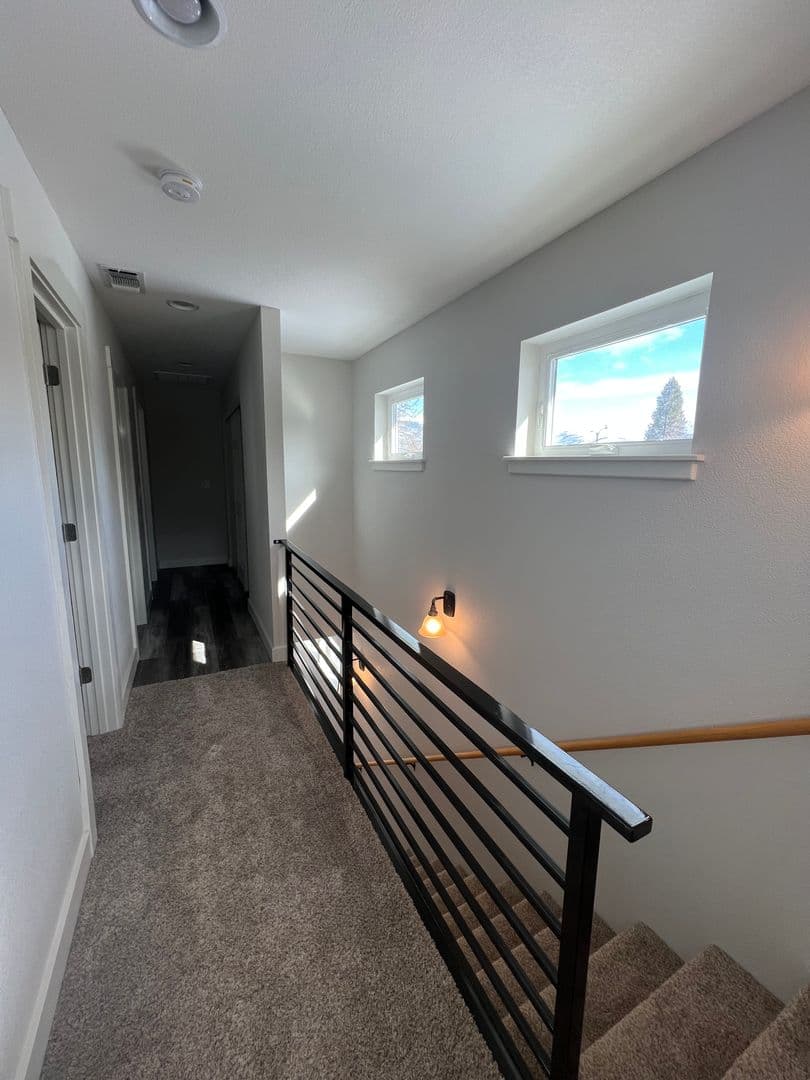 Ashland Apartment: 878 Siskiyou Blvd