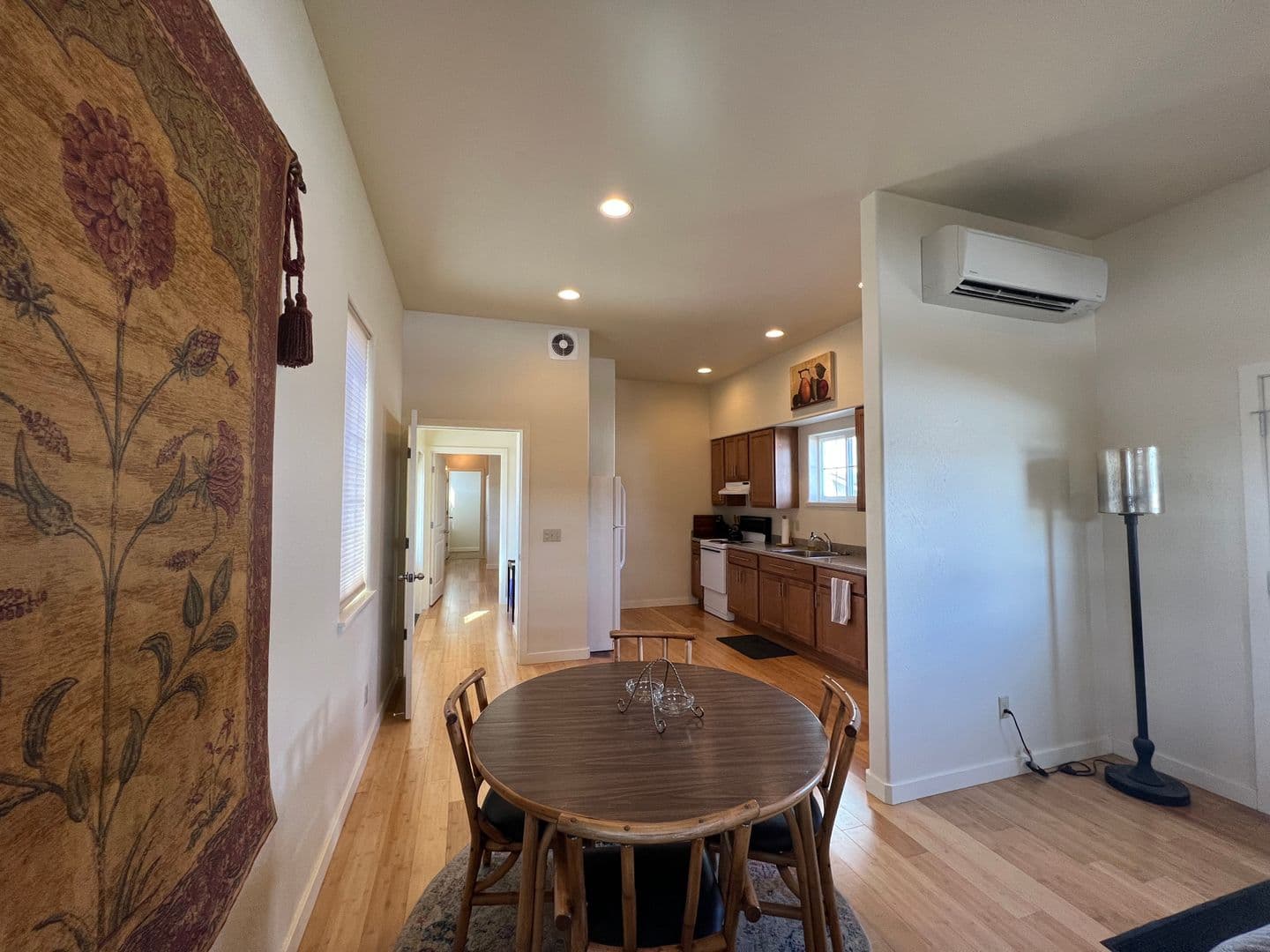 Ashland Apartment: 1280 Oak St - Rosalind Carriage House #2