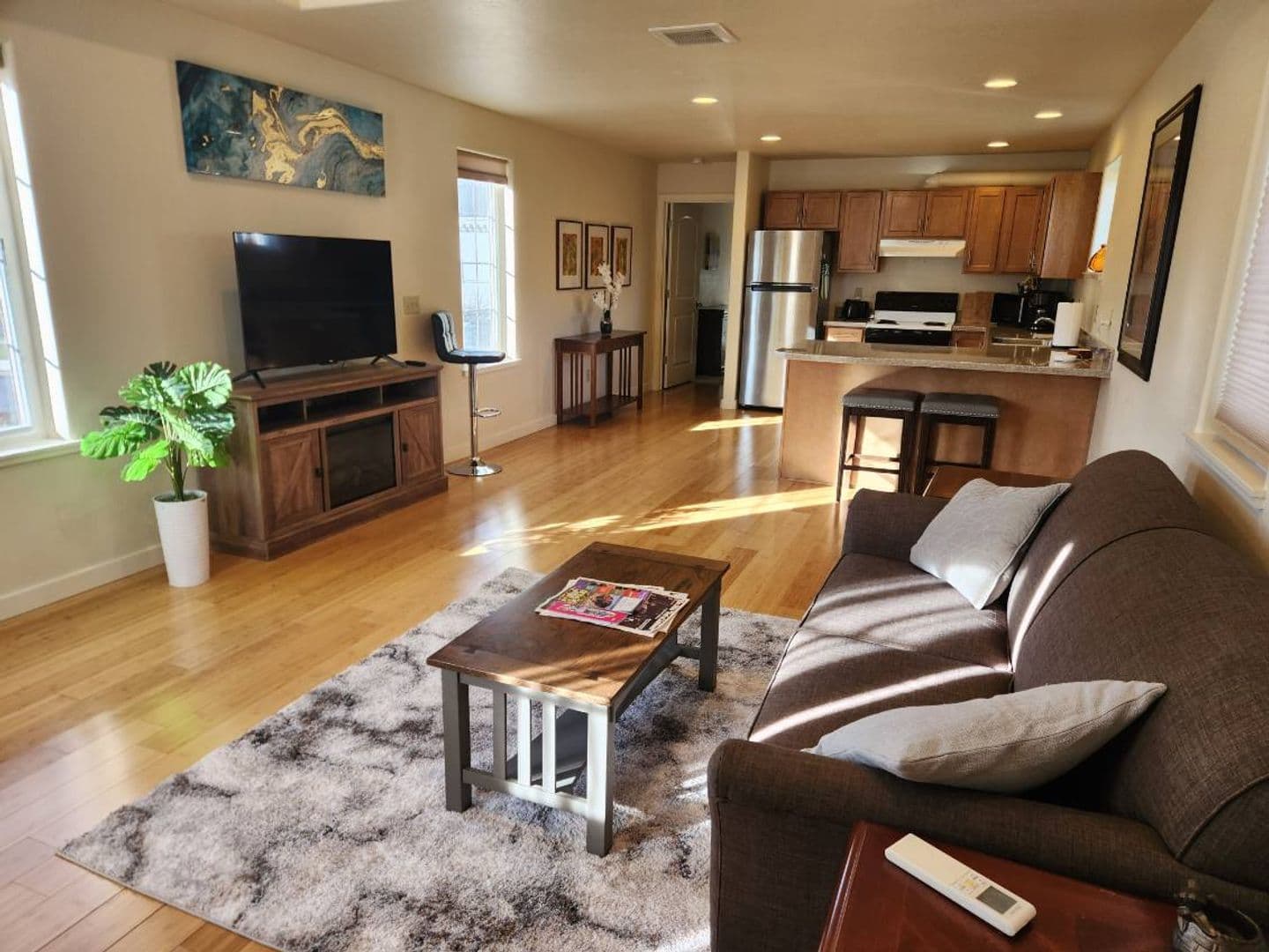 Ashland Apartment: 1280 Oak St - Miranda Carriage House #1