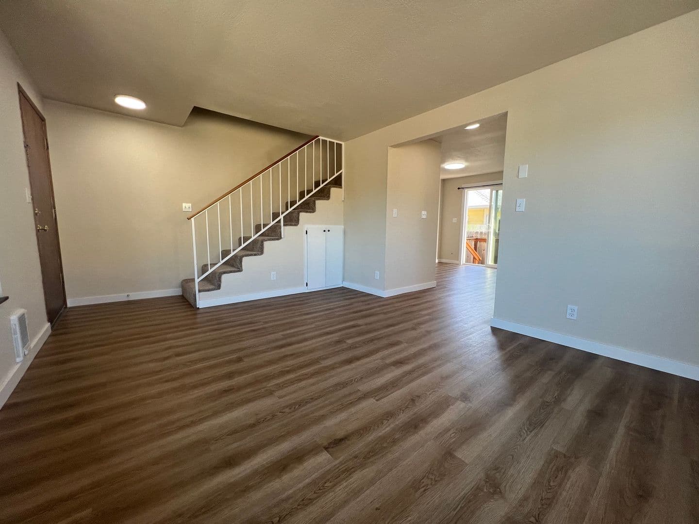Ashland Apartment: 1069 E Main St