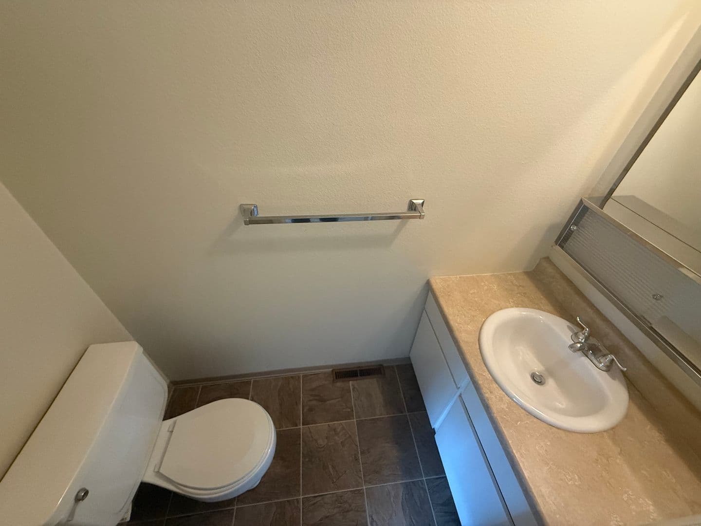 Ashland Apartment: 133 Gresham St - B