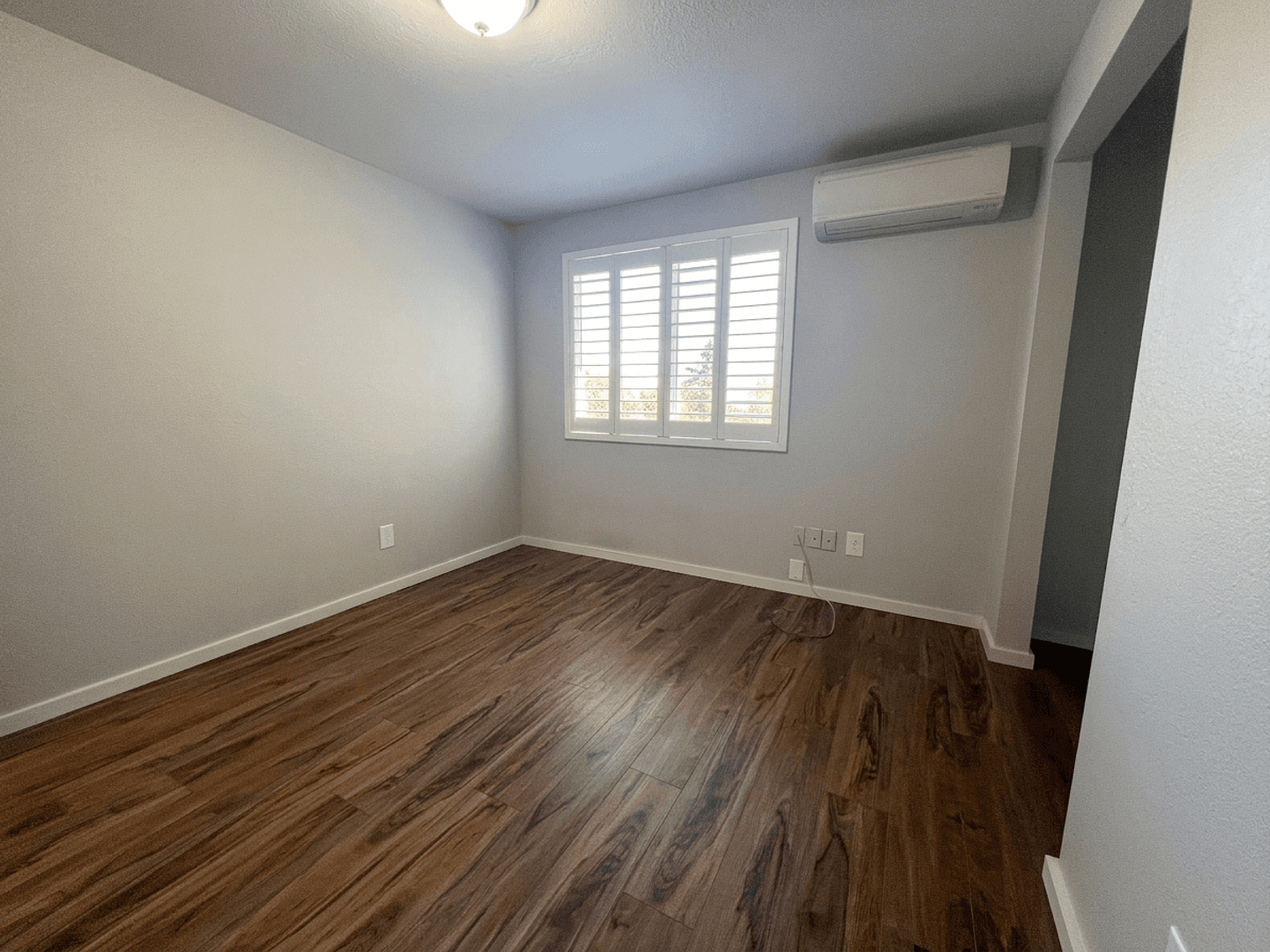 Ashland Apartment: 373 Iowa St
