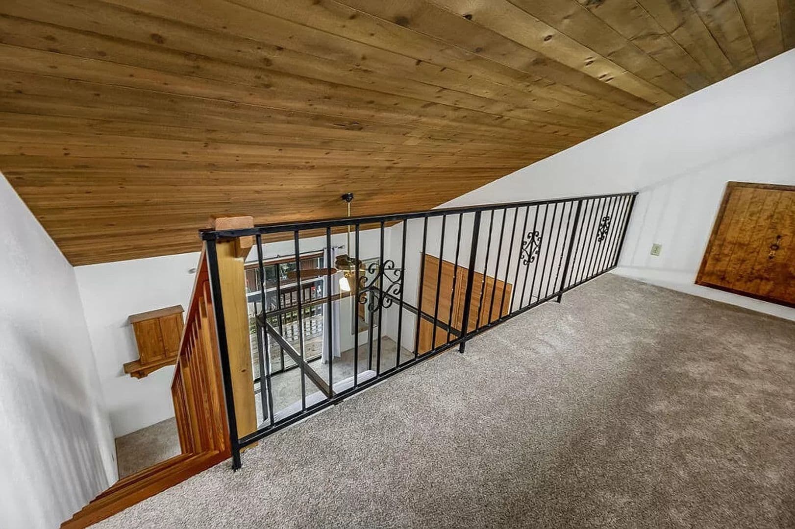 Ashland House: 163 E Hersey St