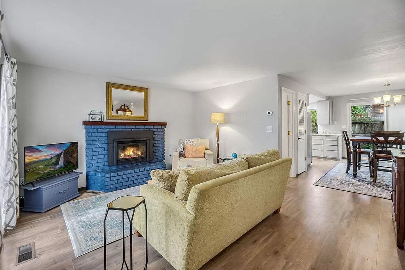 Ashland House: 163 E Hersey St