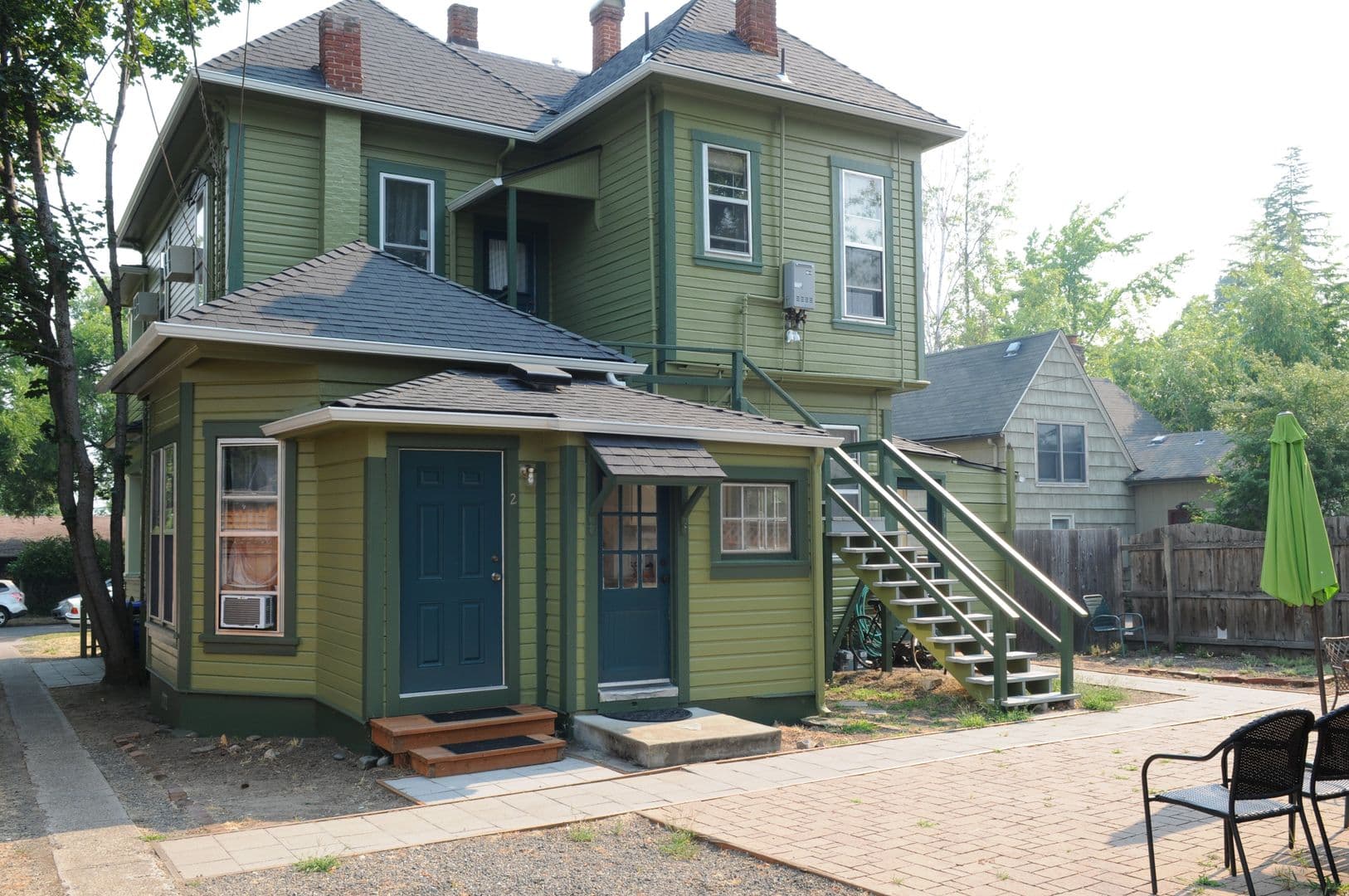 Ashland Apartment: 154 B St #1