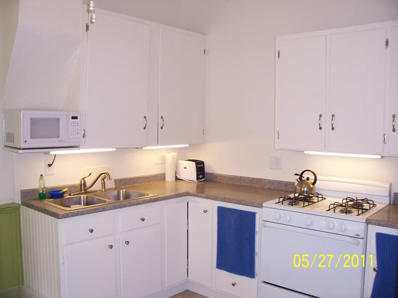 Ashland Apartment: 154 B St #1