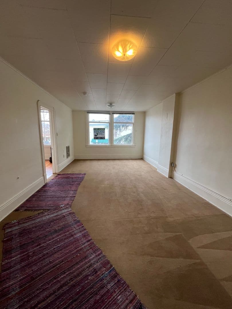 Ashland House: 13 N Main St #3