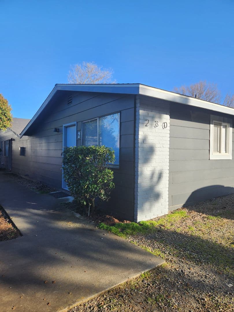 Medford Apartment: 230 Beatty St #2