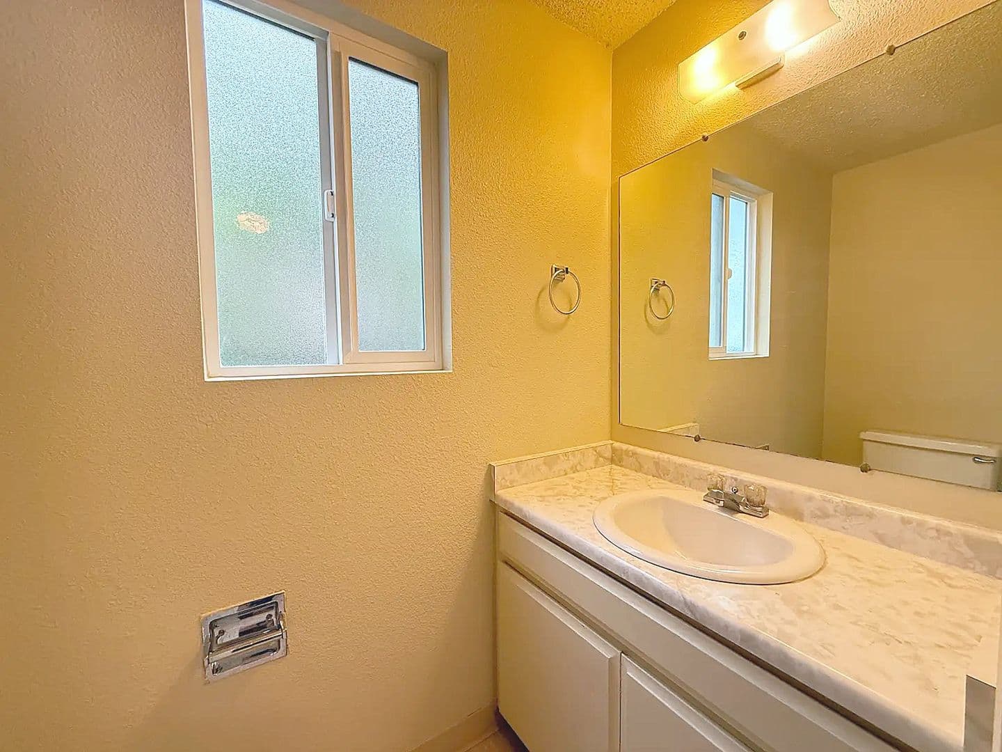 Ashland Apartment: 1276 Quincy St