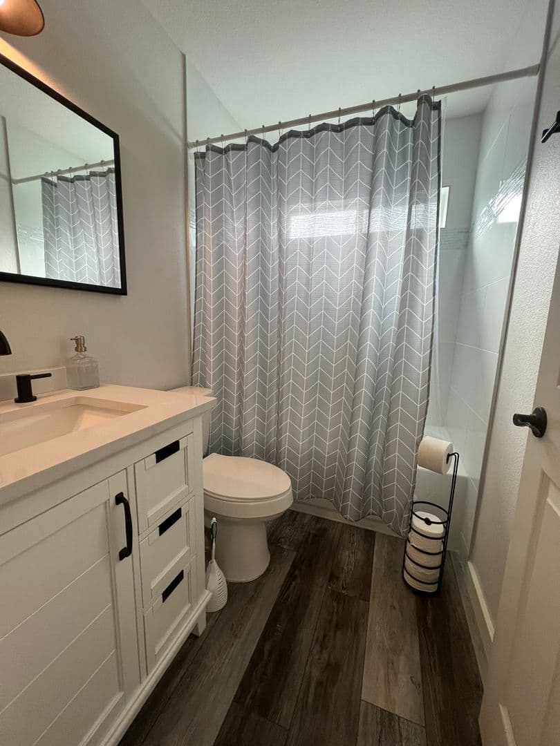Ashland Apartment: 878 Siskiyou Blvd