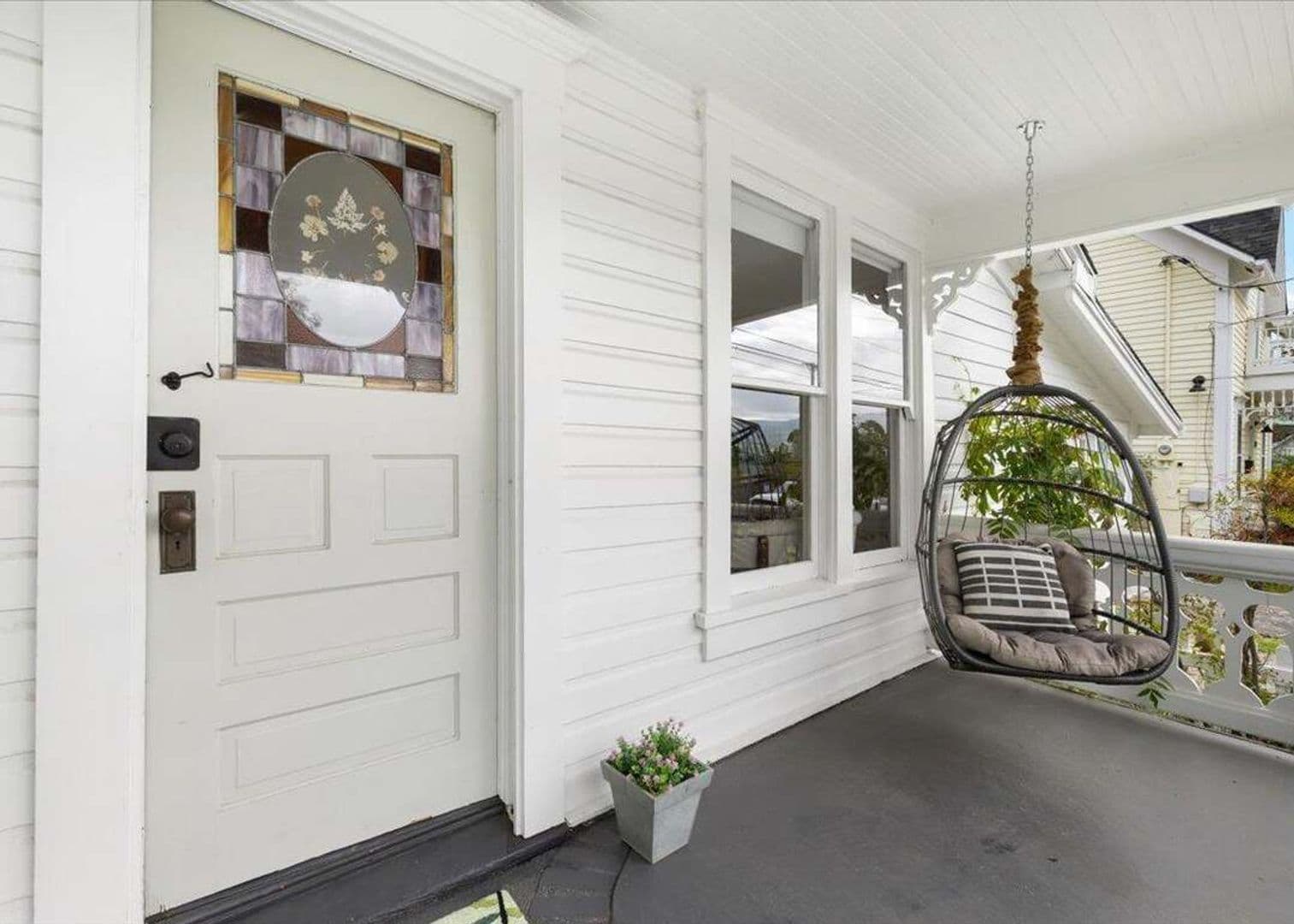 Ashland House: 171 Helman St
