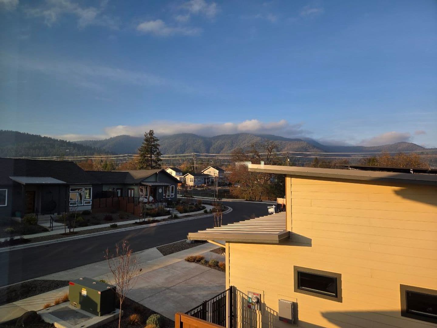 Ashland House: 1285 Hagen Way