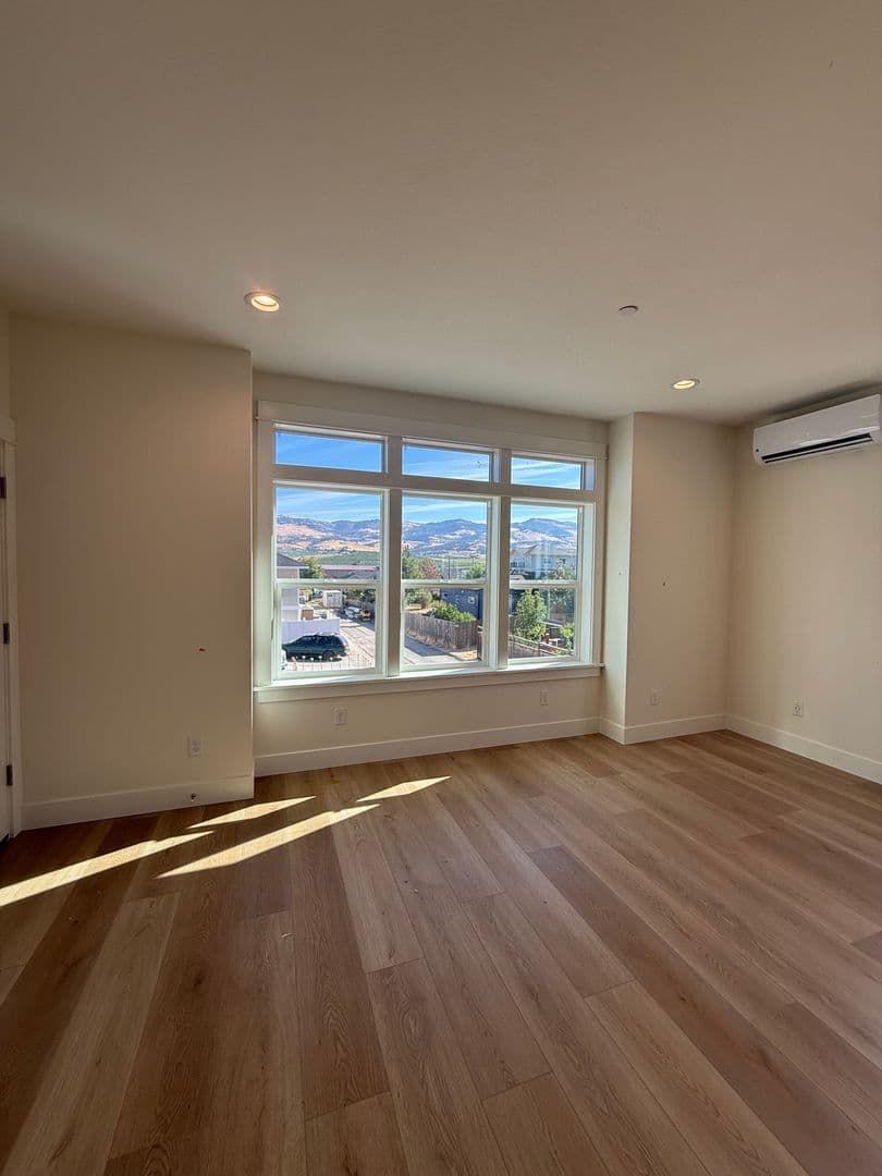 Talent Apartment: 615 Talent Ave. A