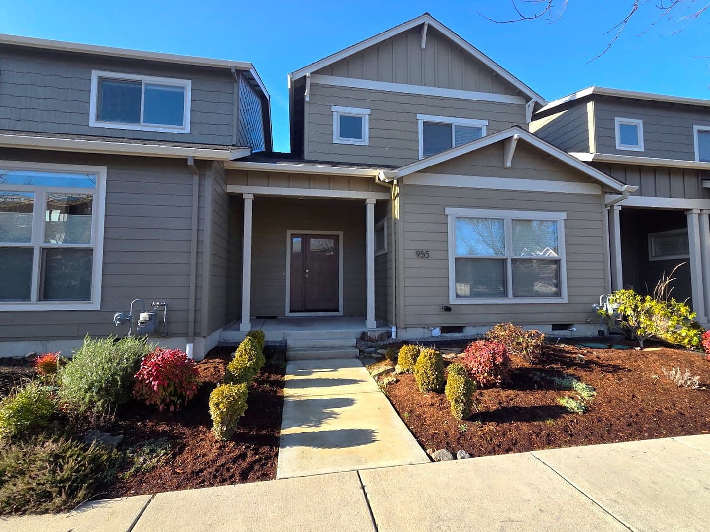Ashland Townhome: 955 Camelot Dr