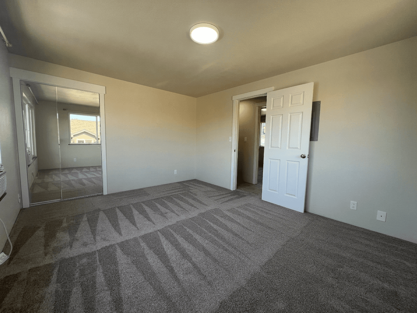 Ashland Apartment: 1069 E Main St