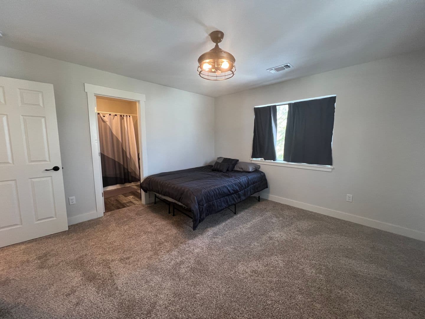 Ashland Apartment: 878 Siskiyou Blvd