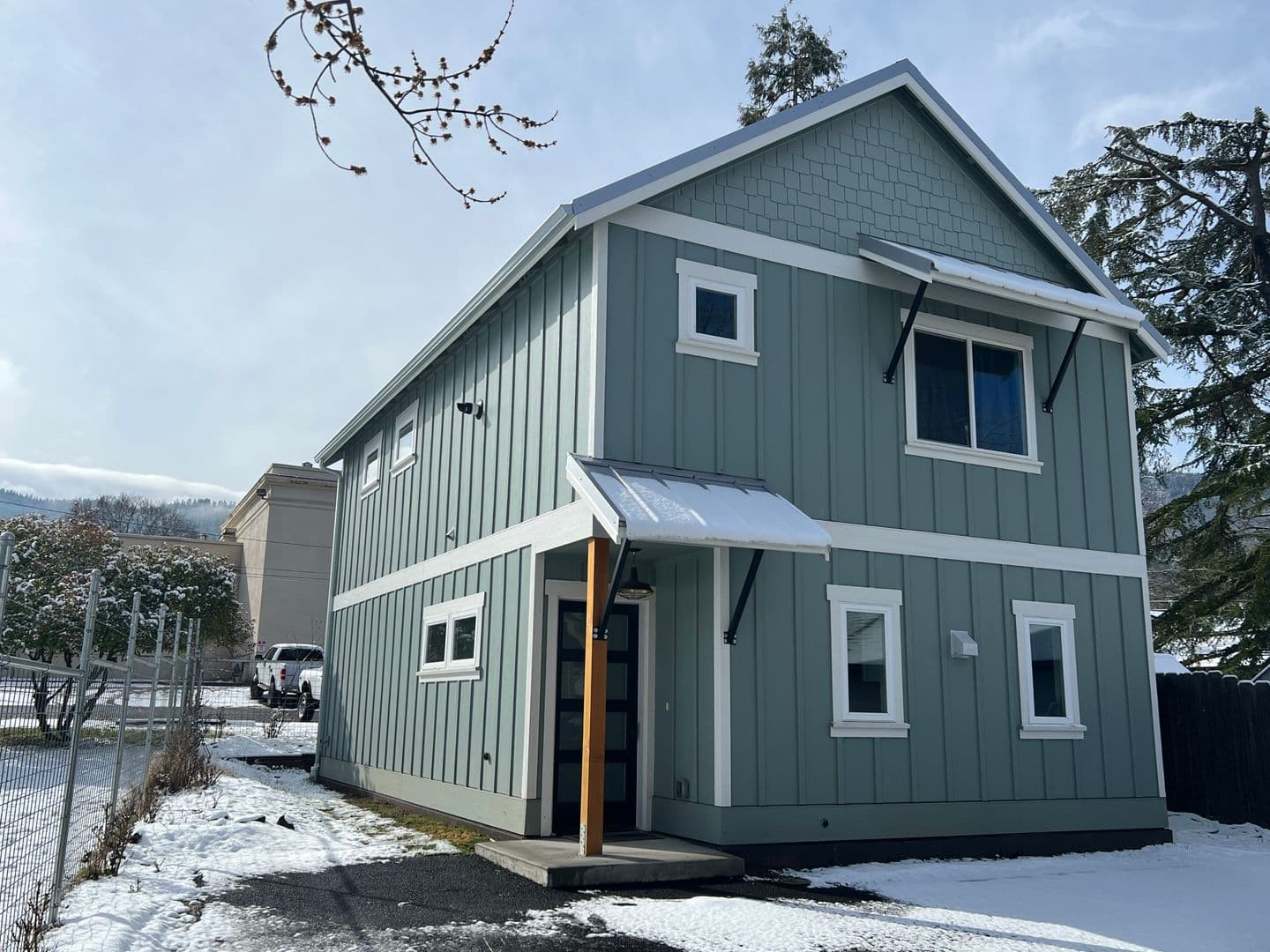 Ashland Apartment: 878 Siskiyou Blvd