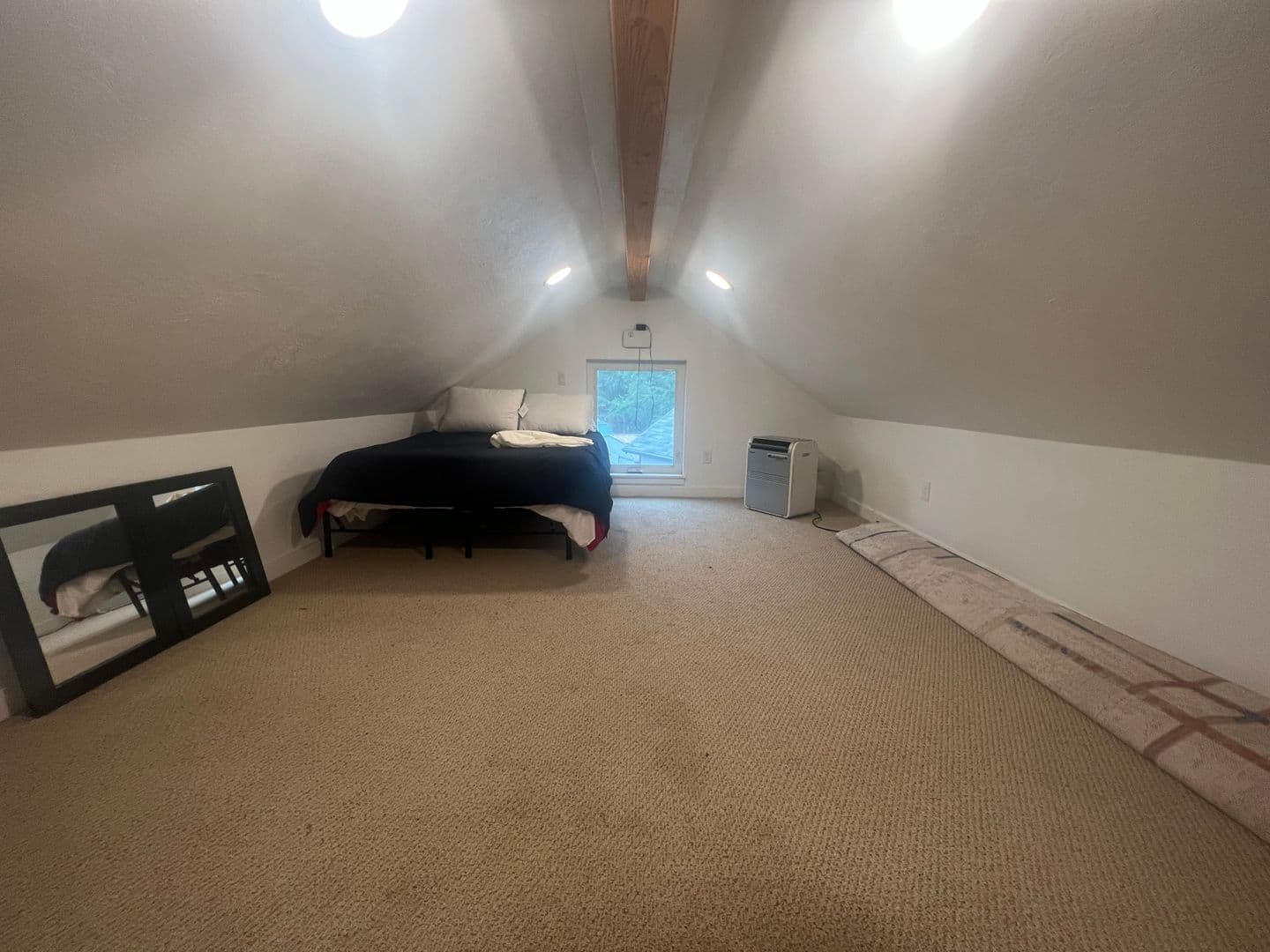 Ashland Apartment: 872 Siskiyou Blvd