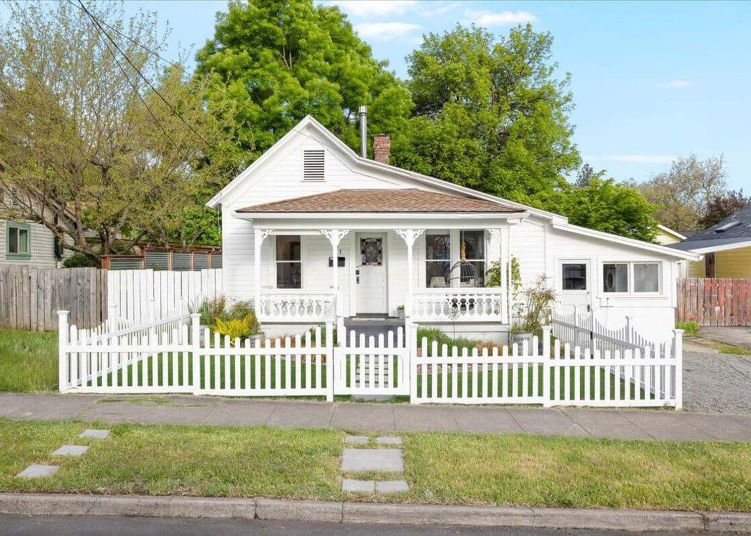 Ashland House: 171 Helman St