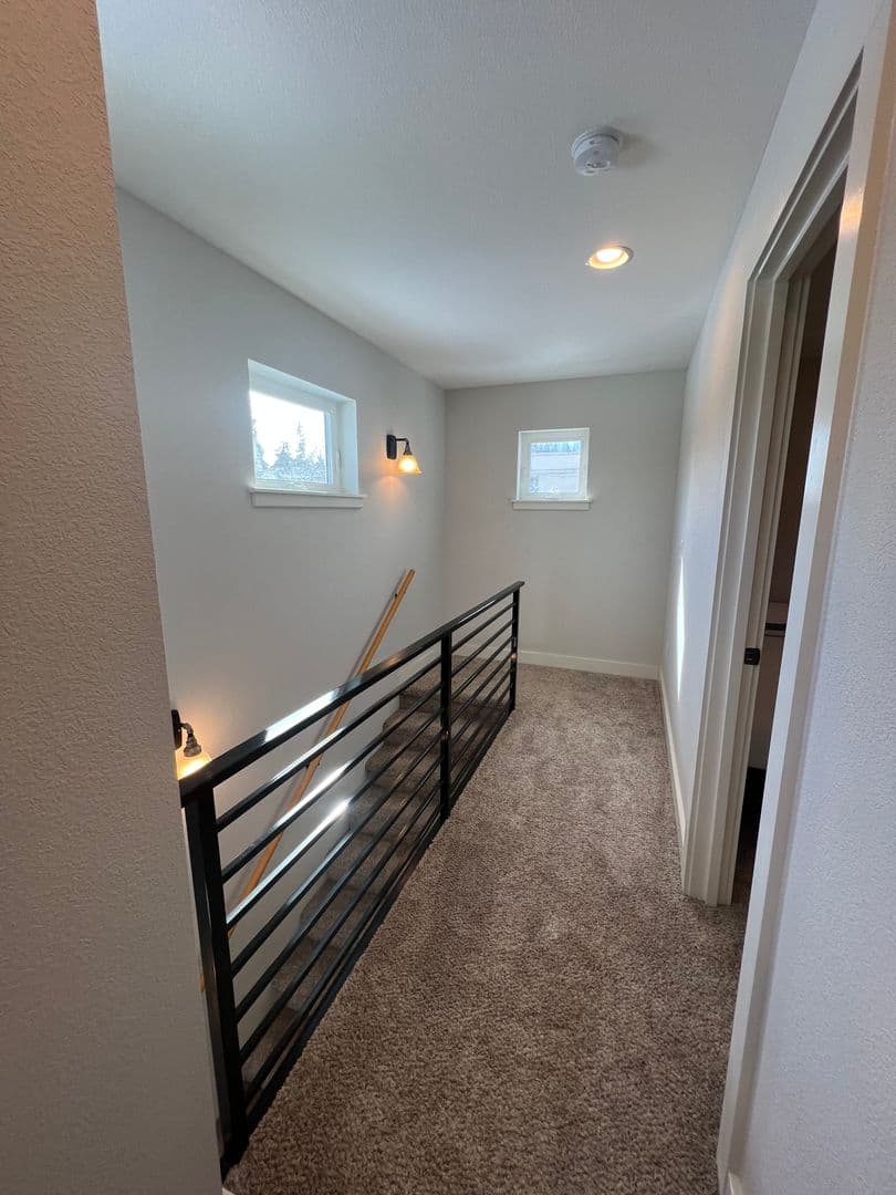 Ashland Apartment: 878 Siskiyou Blvd