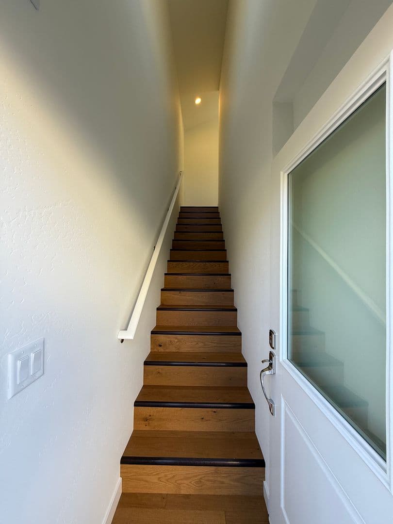 Ashland House: 1285 Hagen Way