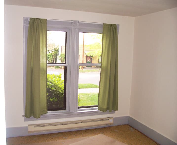 Ashland Apartment: 154 B St #1