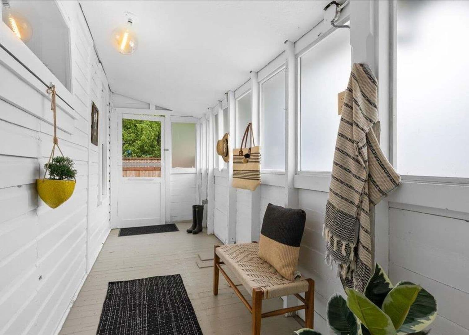 Ashland House: 171 Helman St