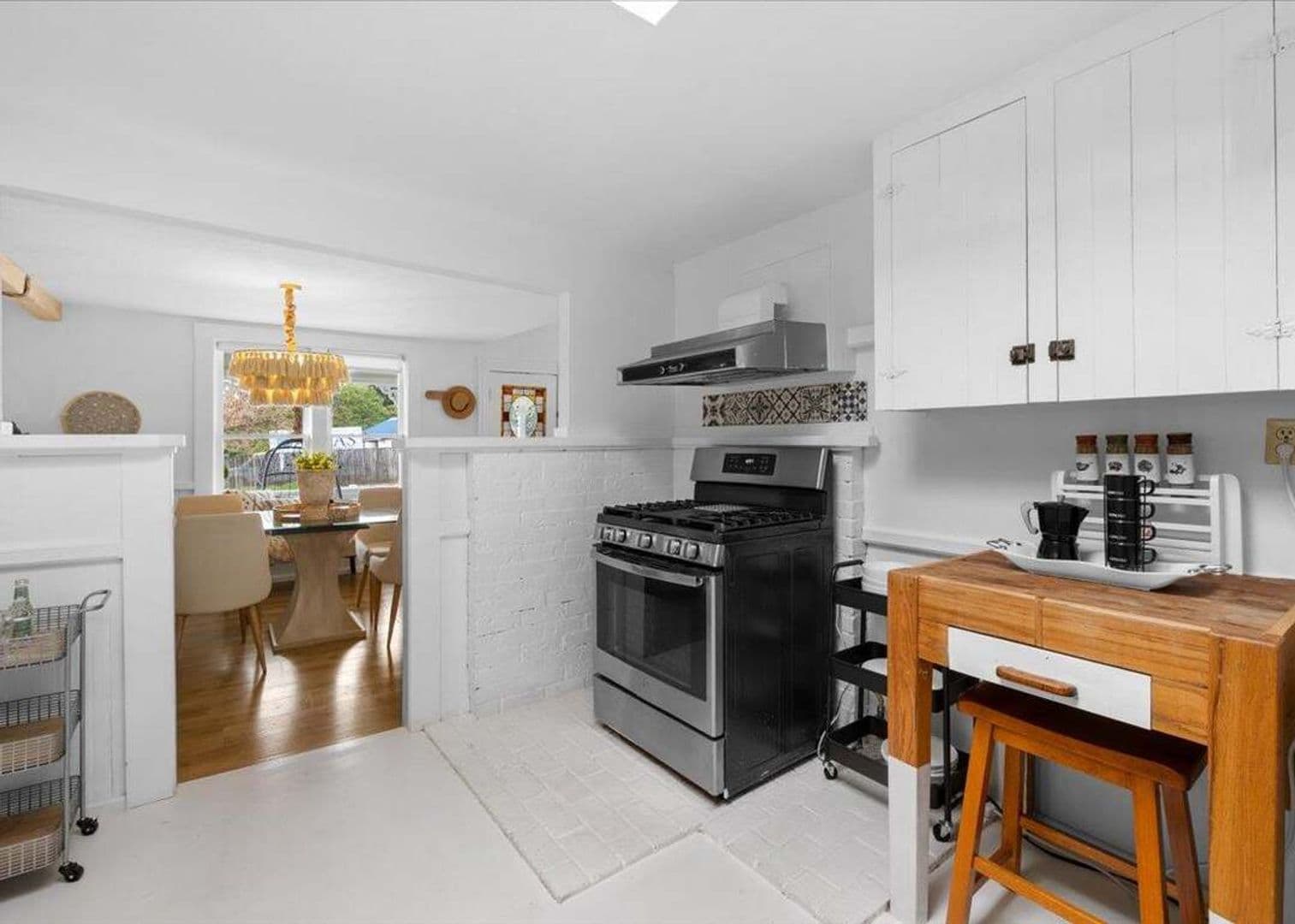 Ashland House: 171 Helman St