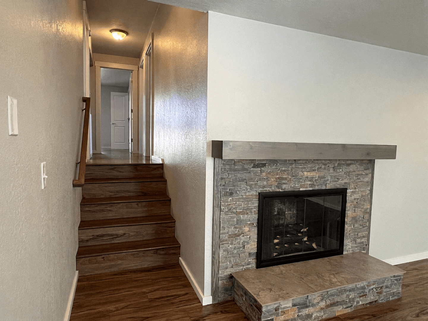 Ashland Apartment: 373 Iowa St