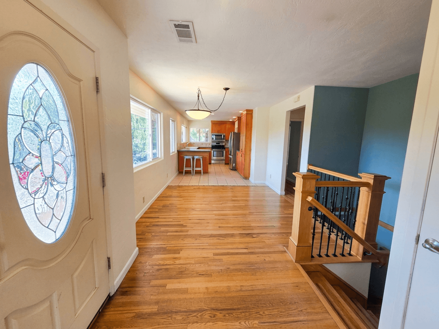 Ashland House: 495 Jennifer St