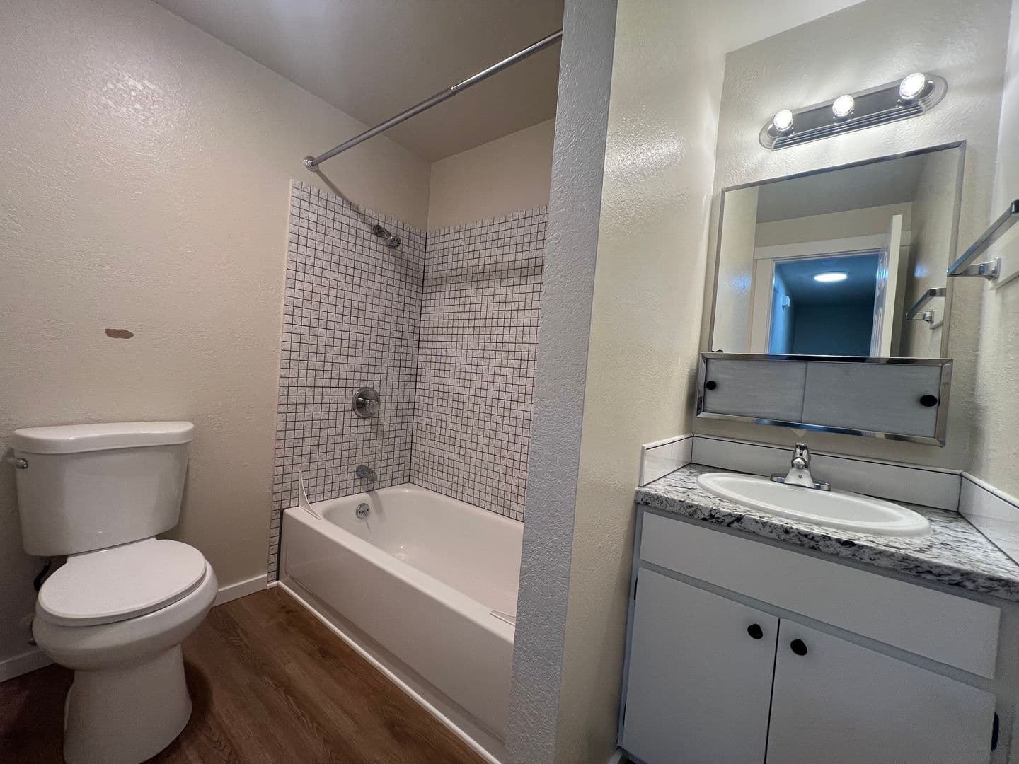 Ashland Apartment: 1069 E Main St