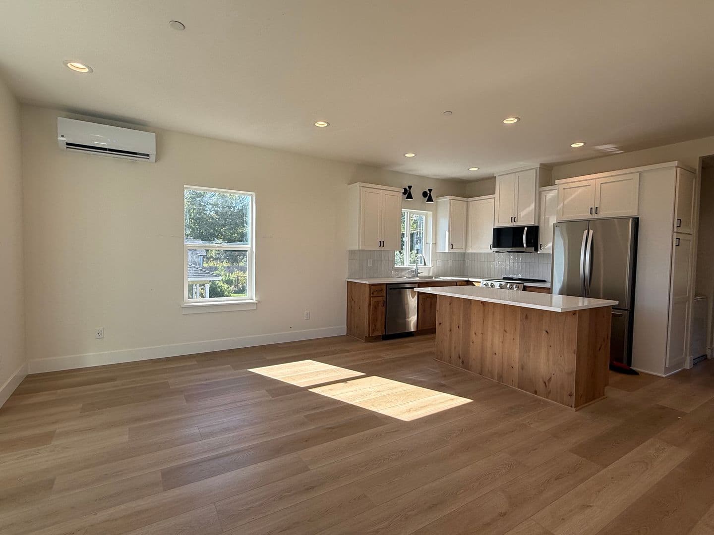 Talent Apartment: 615 Talent Ave. A