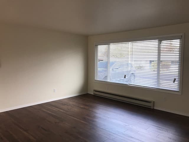 Ashland House: 212 W Nevada St