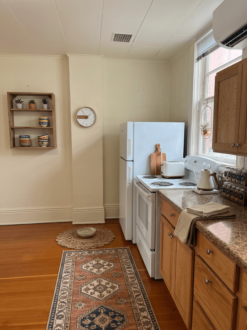 Ashland House: 13 N Main St #3