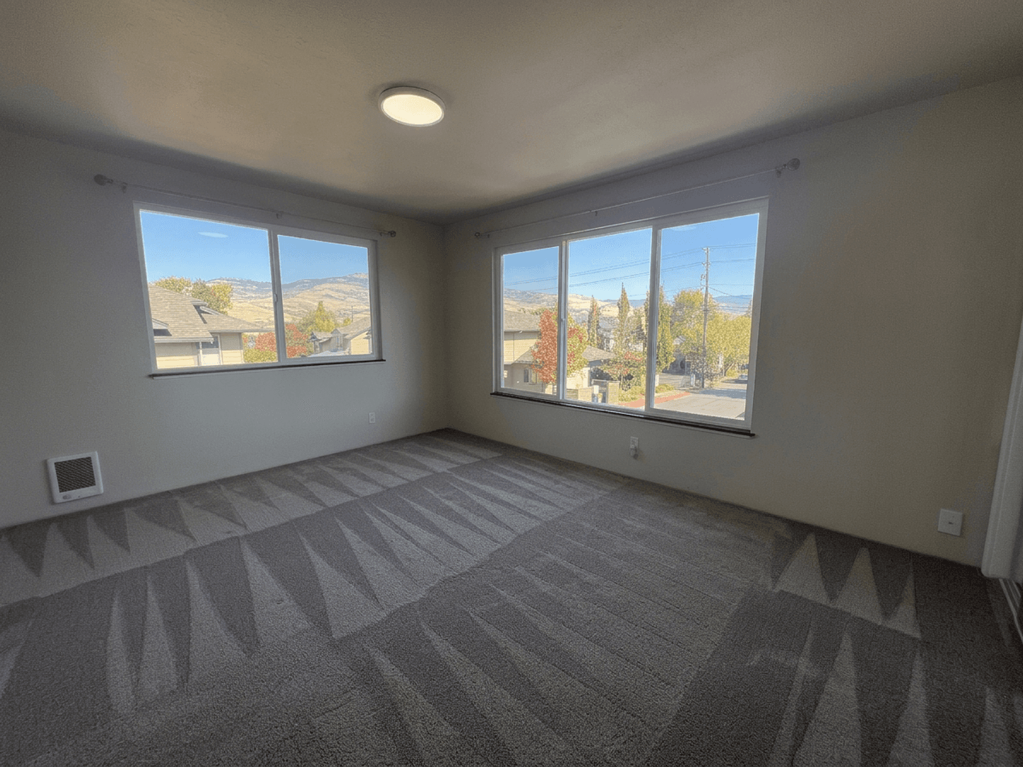 Ashland Apartment: 1069 E Main St