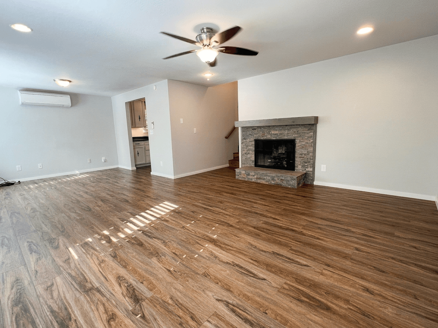 Ashland Apartment: 373 Iowa St