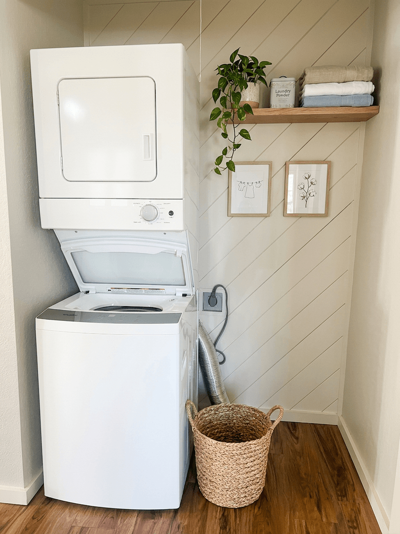 Ashland Apartment: 373 Iowa St