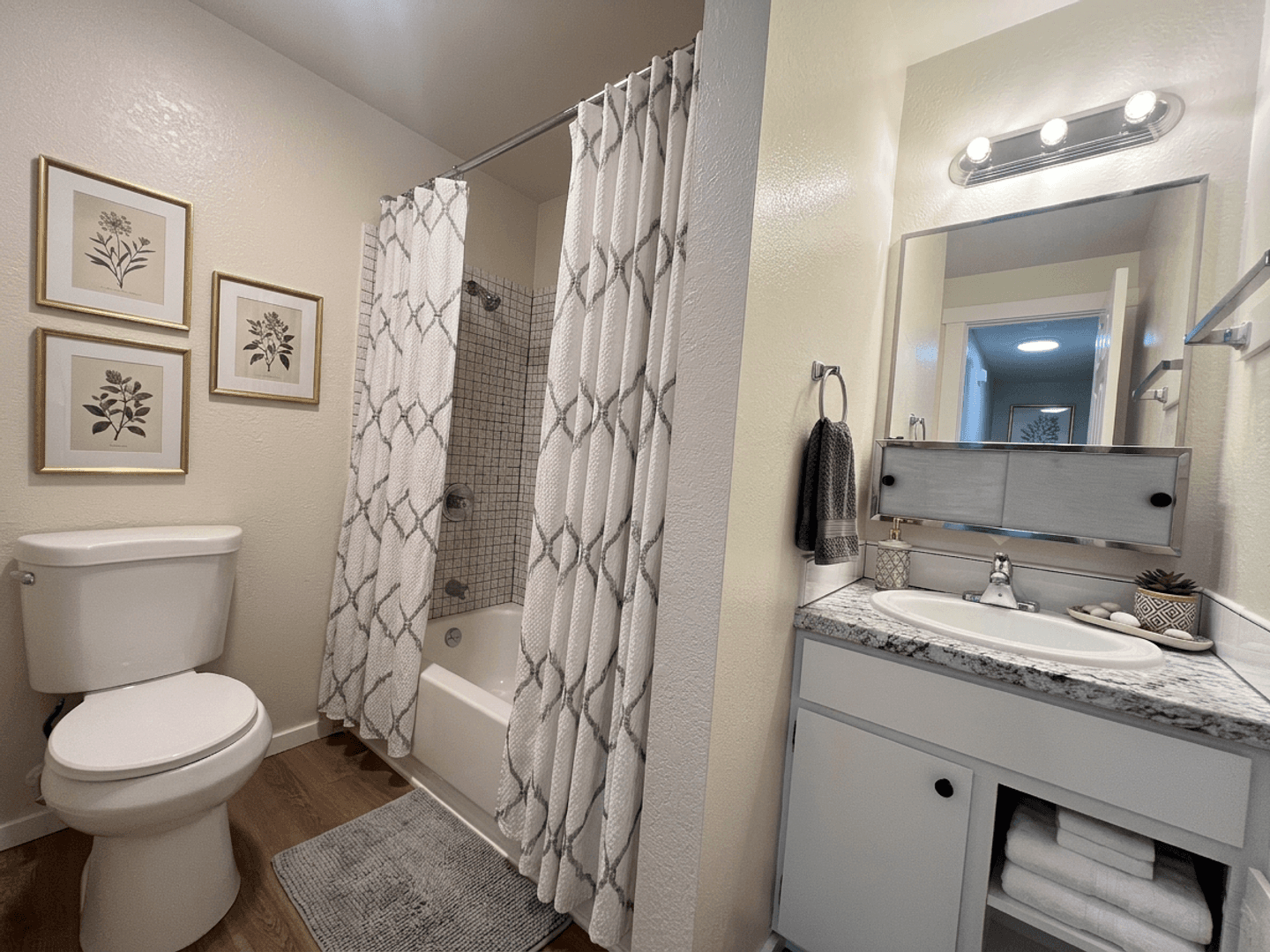 Ashland Apartment: 1069 E Main St