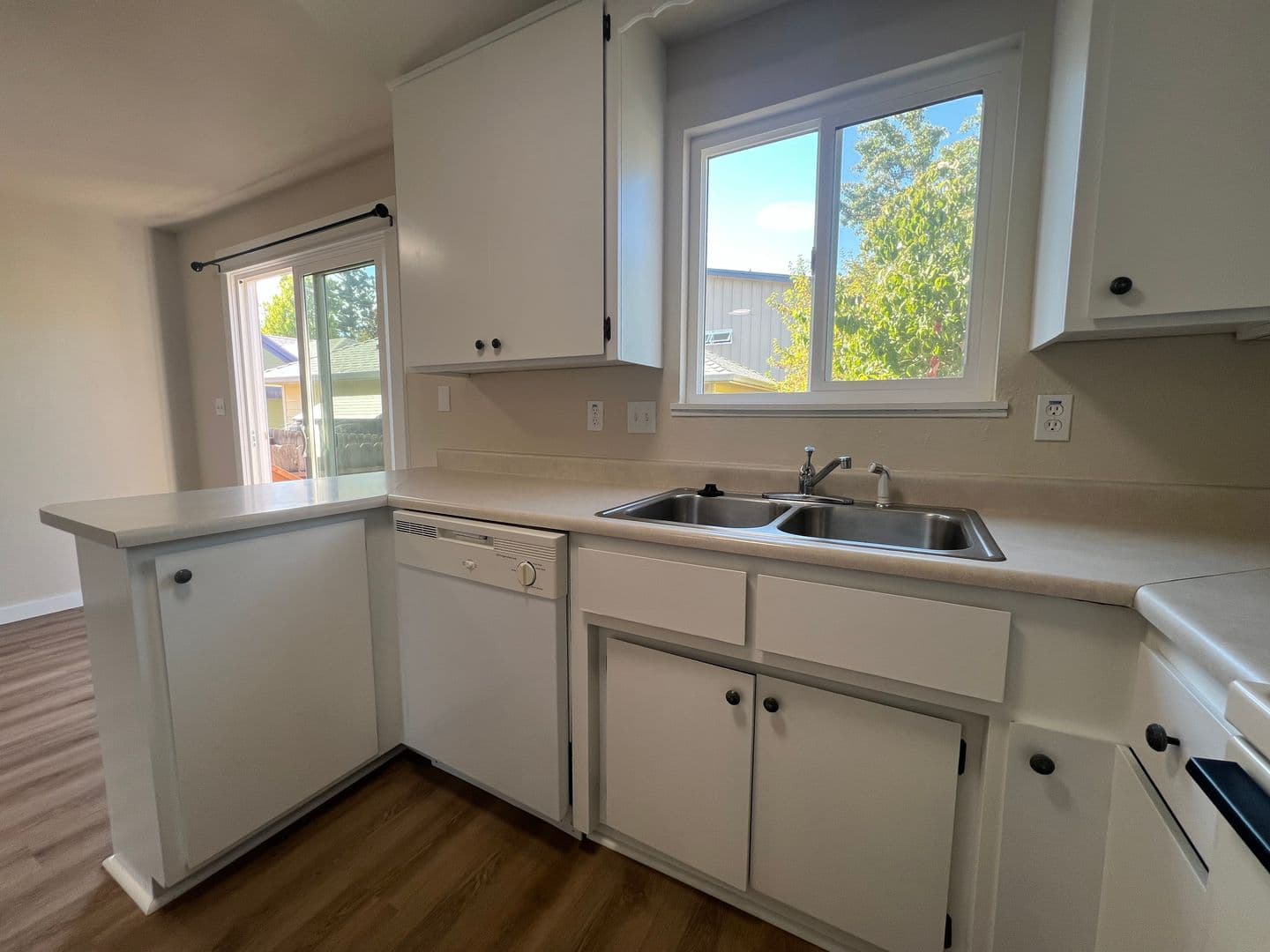 Ashland Apartment: 1069 E Main St