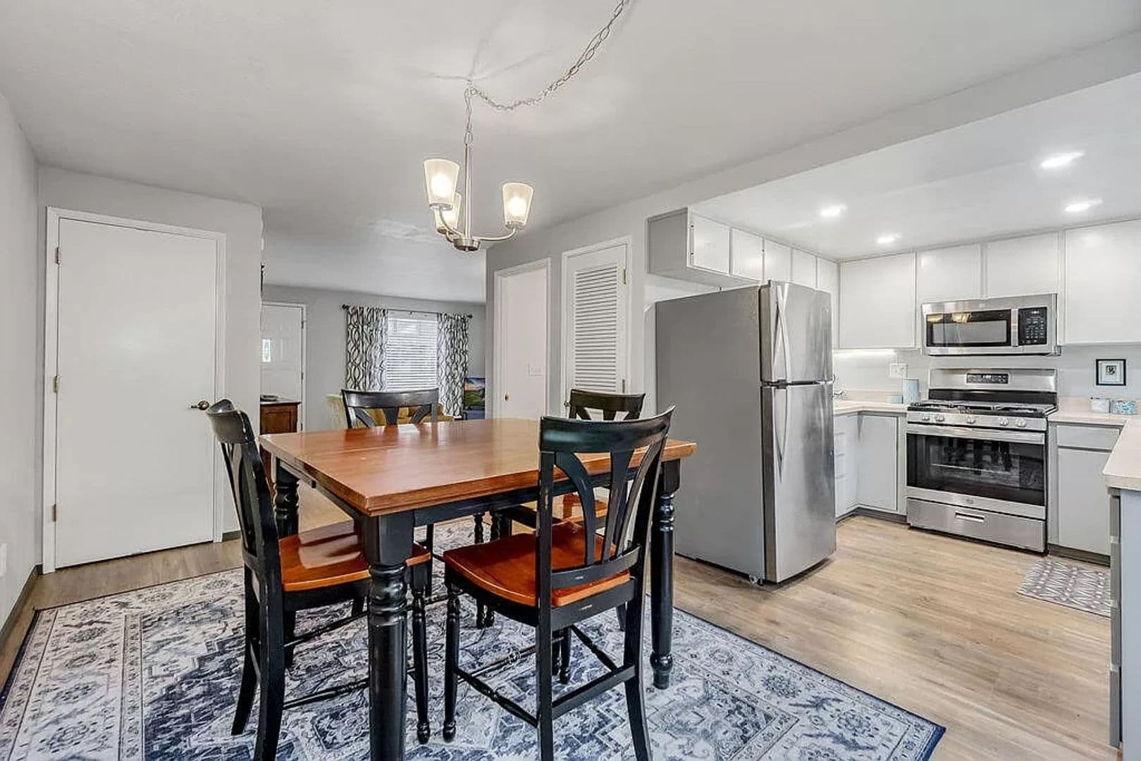 Ashland House: 163 E Hersey St