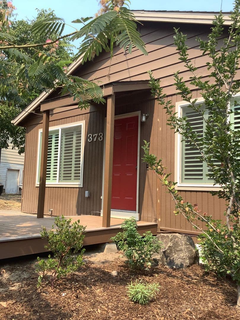 Ashland Apartment: 373 Iowa St